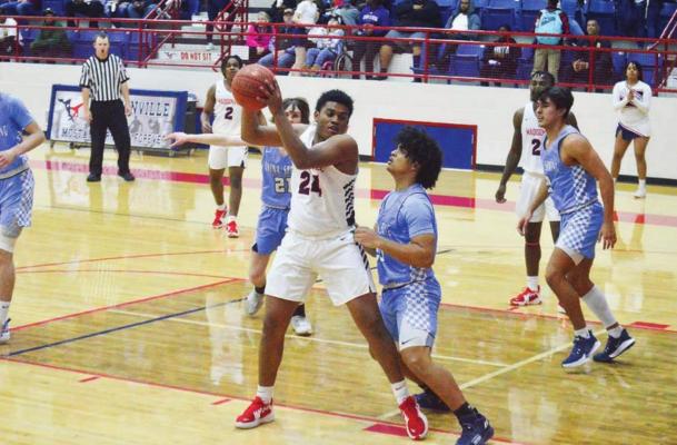 Ronaldo Willis squares up against a China Spring defender during Madisonville’s 67-44 win at MHS Monday. CAMPBELL ATKINS